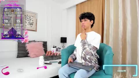 Santiago Carrington online show from 02-13-25, 08:03