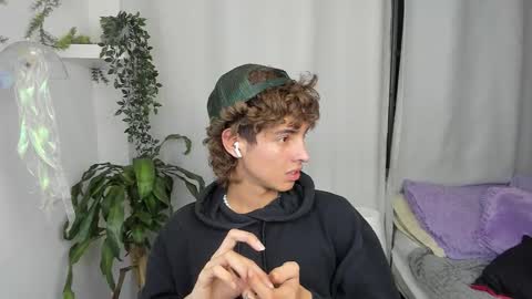 kitty online show from 12-18-25, 03:45