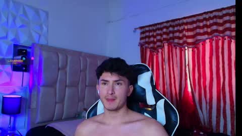 Snapshot of santyago_taylor chatting on 01-13-25, 09:42 Santyago online show from 01-13-25, 09:42