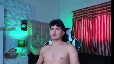 Snapshot of santyago_taylor chatting on 01-17-25, 06:54 Santyago online show from 01-17-25, 06:54