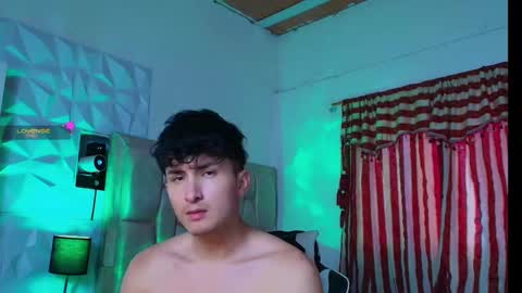 Snapshot of santyago_taylor chatting on 01-22-25, 10:05 Santyago online show from 01-22-25, 10:05