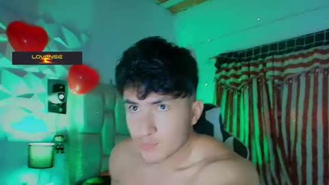 Snapshot of santyago_taylor chatting on 02-26-25, 07:27 Santyago online show from 02-26-25, 07:27