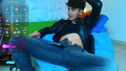 Snapshot of santyago_taylor chatting on 09-16-25, 07:37 Santyago online show from 09-16-25, 07:37