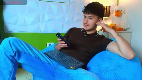 Snapshot of santyago_taylor chatting on 09-22-25, 07:05 Santyago online show from 09-22-25, 07:05