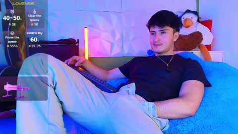 Snapshot of santyago_taylor chatting on 09-25-25, 08:12 Santyago online show from 09-25-25, 08:12