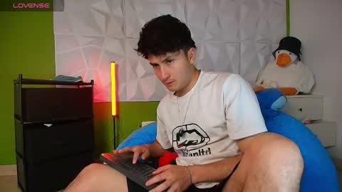 Snapshot of santyago_taylor chatting on 10-06-25, 07:22 Santyago online show from 10-06-25, 07:22
