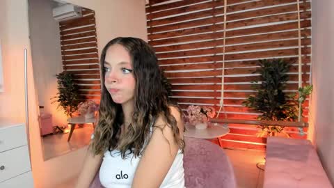 Snapshot of sapphire_venus chatting on 02-18-25, 10:47 Valerin online show from 02-18-25, 10:47