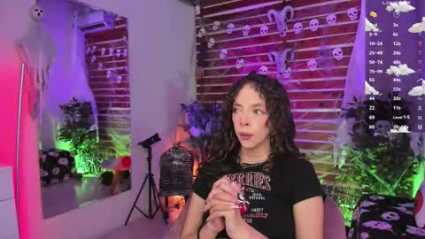 Snapshot of sapphire_venus chatting on 10-27-25, 01:31 Valerin online show from 10-27-25, 01:31