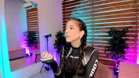 Snapshot of sapphire_venus chatting on 01-17-26, 12:37 Valerin online show from 01-17-26, 12:37