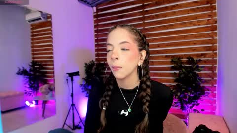 Snapshot of sapphire_venus chatting on 02-04-26, 01:33 Valerin online show from 02-04-26, 01:33