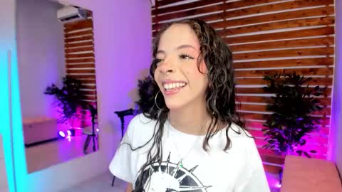 Snapshot of sapphire_venus chatting on 02-07-26, 12:25 Valerin online show from 02-07-26, 12:25