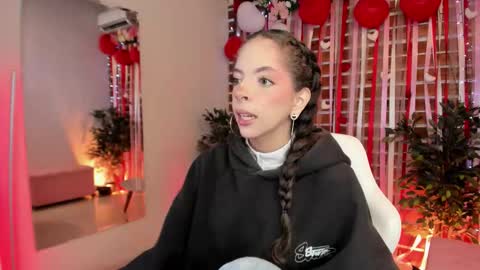 Snapshot of sapphire_venus chatting on 02-16-26, 12:40 Valerin online show from 02-16-26, 12:40