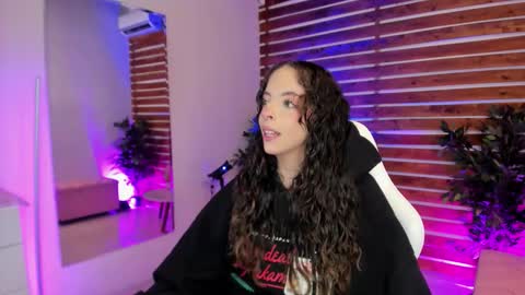 Snapshot of sapphire_venus chatting on 02-26-26, 01:59 Valerin online show from 02-26-26, 01:59