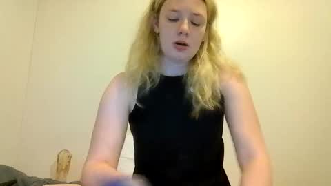 sara9920 online show from 04-19-26, 12:43