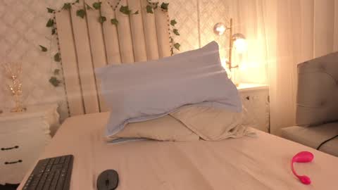 Sara online show from 12-19-24, 01:29