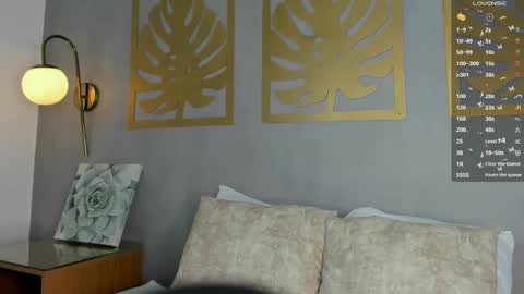 Snapshot of sara_castro24 chatting on 01-10-25, 12:26 Sara online show from 01-10-25, 12:26
