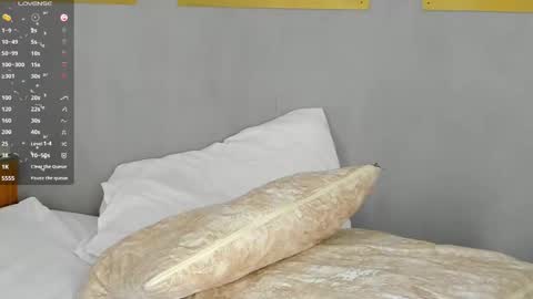 Snapshot of sara_castro24 chatting on 01-10-25, 03:27 Sara online show from 01-10-25, 03:27