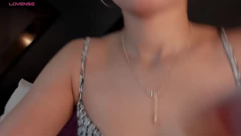 Snapshot of sara_castro24 chatting on 02-28-25, 02:20 Sara online show from 02-28-25, 02:20