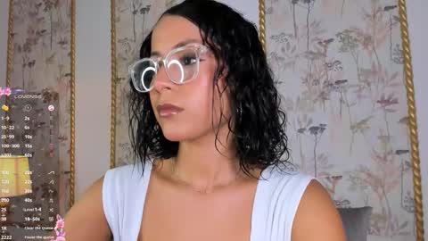 Snapshot of sara_castro24 chatting on 10-06-25, 07:55 Sara online show from 10-06-25, 07:55
