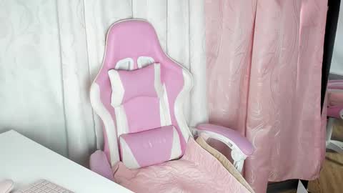 Snapshot of sara_cloudy chatting on 10-07-25, 01:41 Sara online show from 10-07-25, 01:41