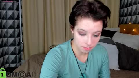 Sarah online show from 11-24-25, 01:05