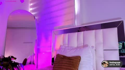 Snapshot of sara_goddess01 chatting on 09-23-25, 06:33 Sara online show from 09-23-25, 06:33