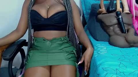 Snapshot of sara_greyx chatting on 01-09-25, 01:29 Sara Greyx online show from 01-09-25, 01:29
