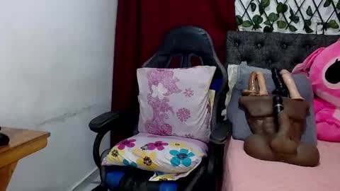Snapshot of sara_greyx chatting on 02-18-25, 12:37 Sara Greyx online show from 02-18-25, 12:37