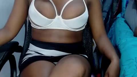 Snapshot of sara_greyx chatting on 03-01-25, 11:47 Sara Greyx online show from 03-01-25, 11:47