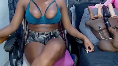 Snapshot of sara_greyx chatting on 10-02-25, 11:01 Sara Greyx online show from 10-02-25, 11:01