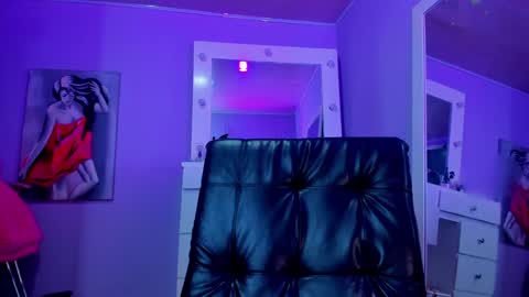 Snapshot of sara_leenn chatting on 12-14-24, 06:56 online show from 12-14-24, 06:56