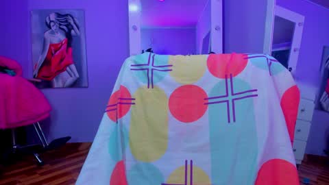 Snapshot of sara_leenn chatting on 12-14-24, 10:02 online show from 12-14-24, 10:02
