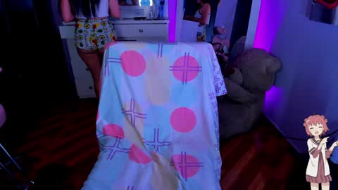Snapshot of sara_leenn chatting on 01-19-25, 08:29 online show from 01-19-25, 08:29