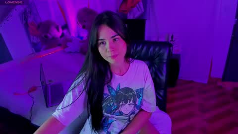 Snapshot of sara_leenn chatting on 02-14-25, 04:47 online show from 02-14-25, 04:47