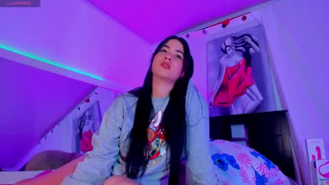 Snapshot of sara_leenn chatting on 02-23-25, 09:59 online show from 02-23-25, 09:59