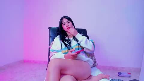 Snapshot of sara_leenn chatting on 09-14-25, 06:01 online show from 09-14-25, 06:01