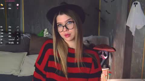 Sara online show from 10-31-25, 05:03