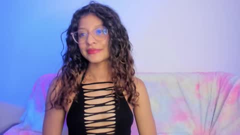 Snapshot of sara_mac_ chatting on 11-01-25, 08:11 Sara online show from 11-01-25, 08:11