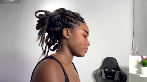 Snapshot of sara_muscle chatting on 01-16-25, 03:23 Sara online show from 01-16-25, 03:23