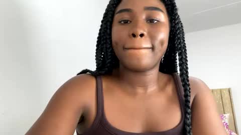 Snapshot of sara_muscle chatting on 09-10-25, 09:37 Sara online show from 09-10-25, 09:37