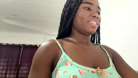 Snapshot of sara_muscle chatting on 09-22-25, 02:41 Sara online show from 09-22-25, 02:41