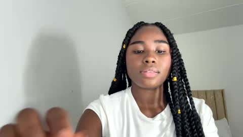 Snapshot of sara_muscle chatting on 10-31-25, 04:02 Sara online show from 10-31-25, 04:02