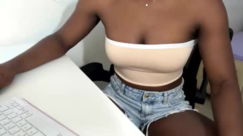 Snapshot of sara_muscle chatting on 11-05-25, 08:53 Sara online show from 11-05-25, 08:53