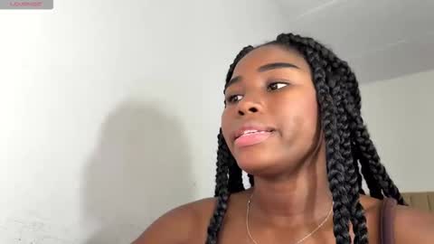 Snapshot of sara_muscle chatting on 11-23-25, 04:23 Sara online show from 11-23-25, 04:23