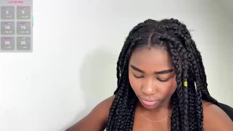 Snapshot of sara_muscle chatting on 12-14-25, 01:33 Sara online show from 12-14-25, 01:33