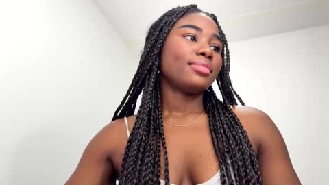 Snapshot of sara_muscle chatting on 02-24-26, 05:00 Sara online show from 02-24-26, 05:00