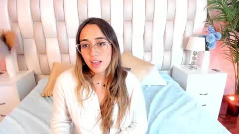 sara_ospina_ online show from 10-01-25, 08:42