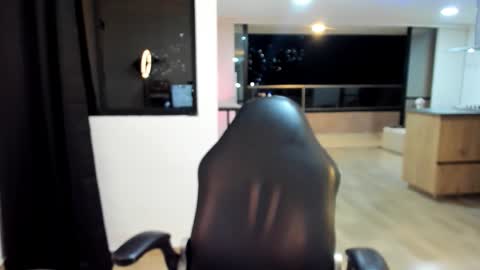 Snapshot of sara_oxford chatting on 02-12-26, 01:00 Sara online show from 02-12-26, 01:00