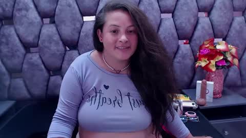 sara_thonson_ online show from 12-15-24, 08:30