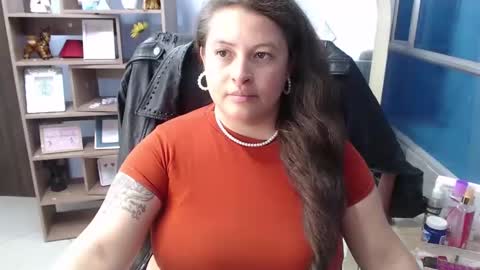 sara_thonson_ online show from 02-19-25, 06:00